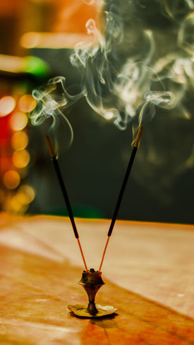 Inspiring your practice | yogatogether.com | Wellness | Most popular incense types for yoga practice | Incense stick holder